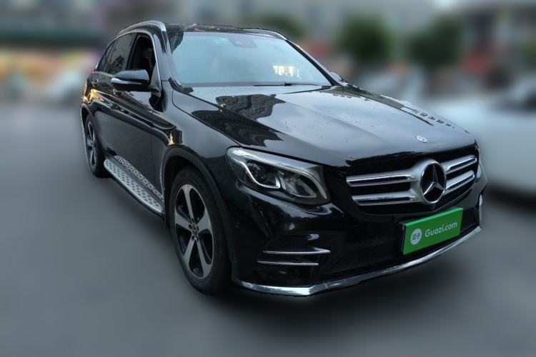 Used Mercedes-Benz GLC 2018 GLC 260 4MATIC Luxury Model Front Right 45 Deg