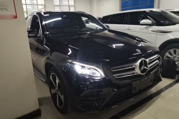 Used Mercedes-Benz GLC 2018 Facelift GLC 260 4MATIC Luxury Edition Front Right 45 Deg