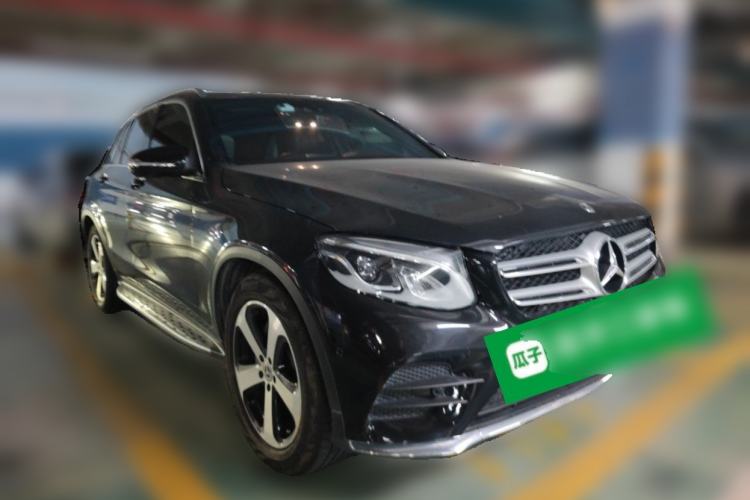 Used Mercedes-Benz GLC 2018 GLC 260 4MATIC Luxury Model Front Right 45 Deg
