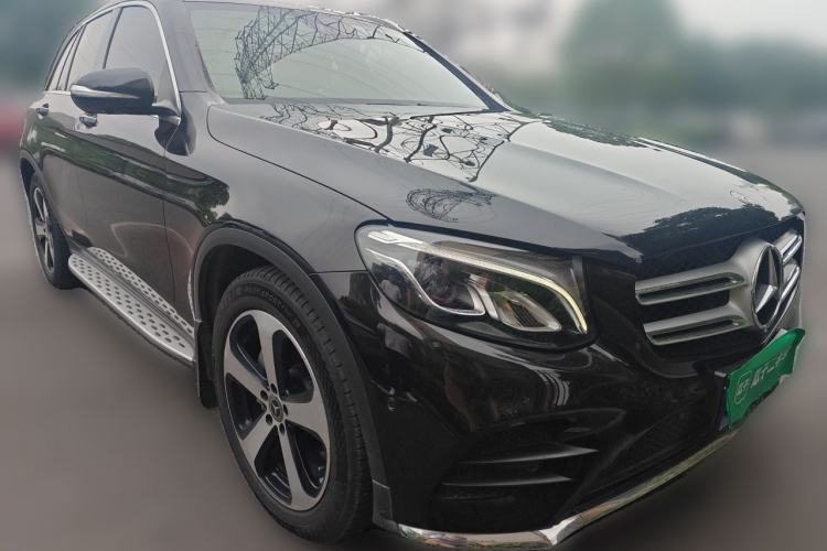 Used Mercedes-Benz GLC 2018 GLC 260 4MATIC Luxury Model Front Right 45 Deg