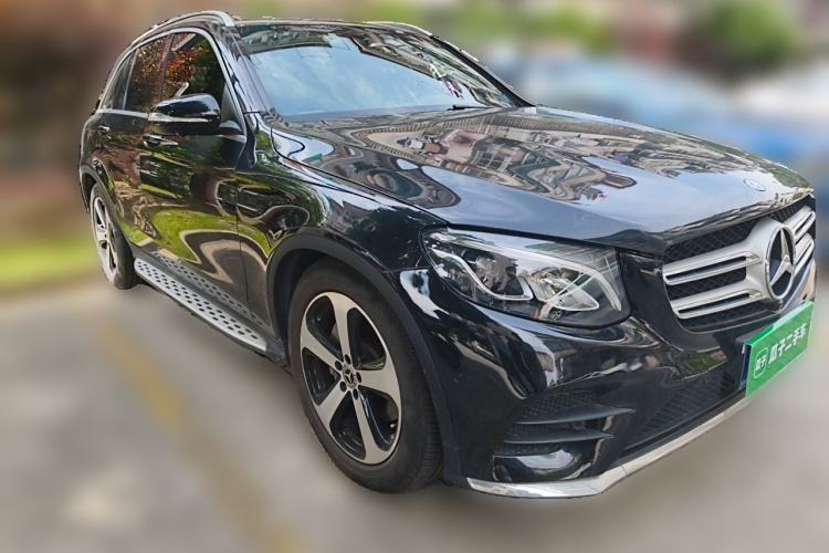 Used Mercedes-Benz GLC 2018 Facelift GLC 260 4MATIC Luxury Edition Front Right 45 Deg