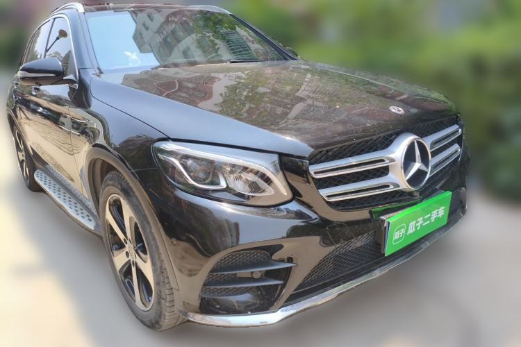 Used Mercedes-Benz GLC 2018 Facelift GLC 260 4MATIC Luxury Edition Front Right 45 Deg