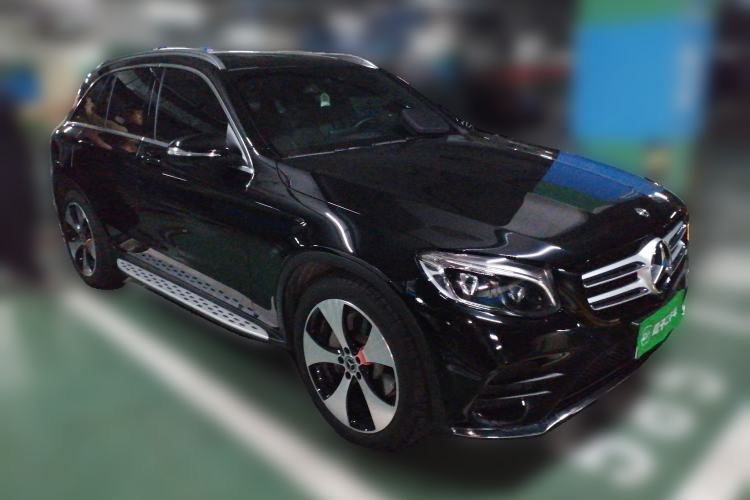 Used Mercedes-Benz GLC 2018 Refreshed GLC 300 4MATIC Dynamic Edition Front Right 45 Deg