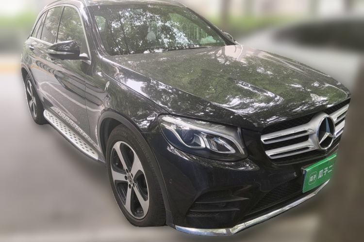 Used Mercedes-Benz GLC 2018 Facelift GLC 260 4MATIC Luxury Edition Front Right 45 Deg