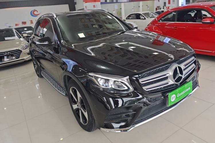 Used Mercedes-Benz GLC 2018 Facelift GLC 260 4MATIC Luxury Edition Front Right 45 Deg