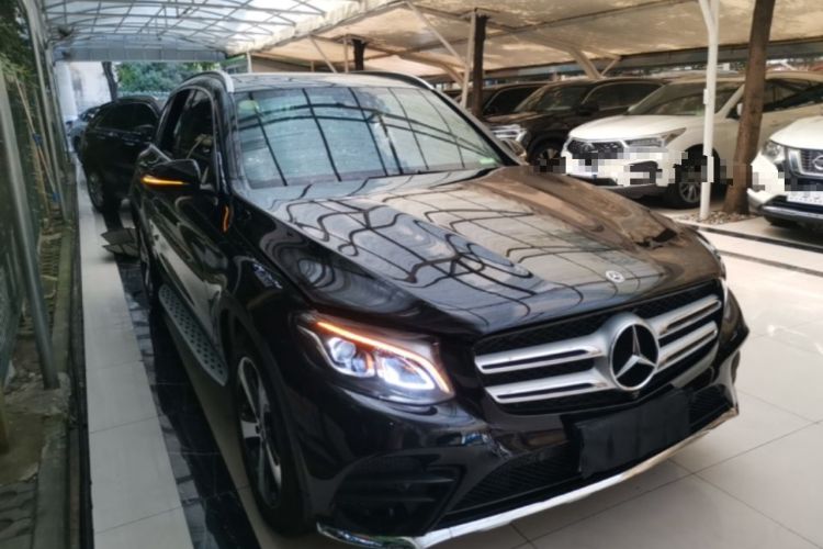 Used Mercedes-Benz GLC 2018 Facelift GLC 260 4MATIC Luxury Edition Front Right 45 Deg