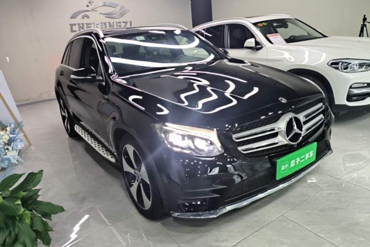 Used Mercedes-Benz GLC 2018 GLC 300 4MATIC Sport Edition Front Right 45 Deg