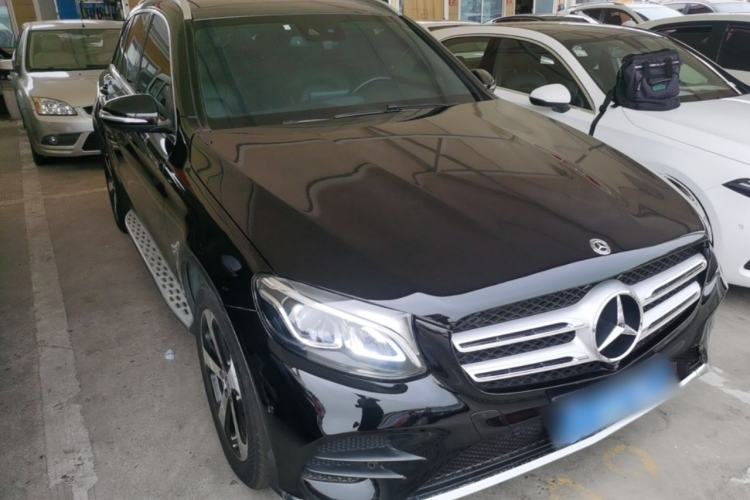 Used Mercedes-Benz GLC 2018 Facelift GLC 260 4MATIC Luxury Edition Front Right 45 Deg
