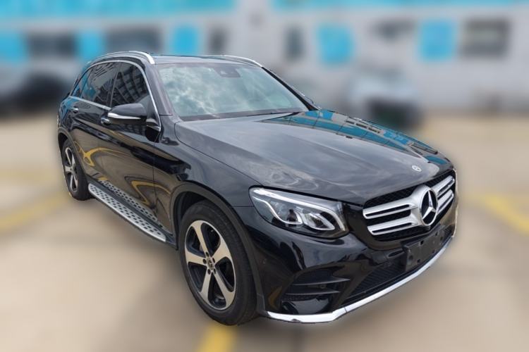 Used Mercedes-Benz GLC 2018 GLC 260 4MATIC Luxury Model Front Right 45 Deg