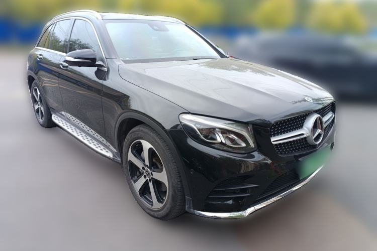 Used Mercedes-Benz GLC 2018 GLC 260 4MATIC Luxury Model Front Right 45 Deg