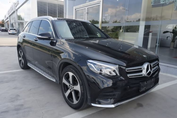 Used Mercedes-Benz GLC 2018 Facelift GLC 260 4MATIC Luxury Edition Front Right 45 Deg
