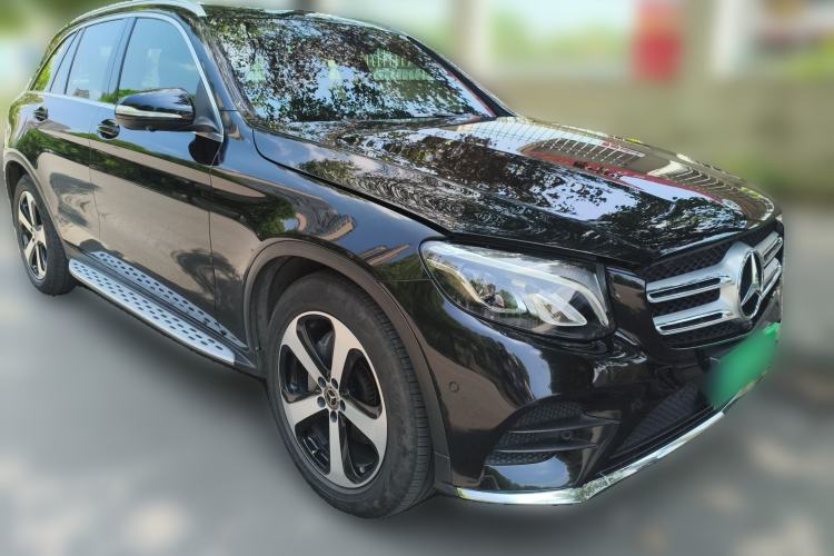 Used Mercedes-Benz GLC 2018 Facelift GLC 260 4MATIC Luxury Edition Front Right 45 Deg