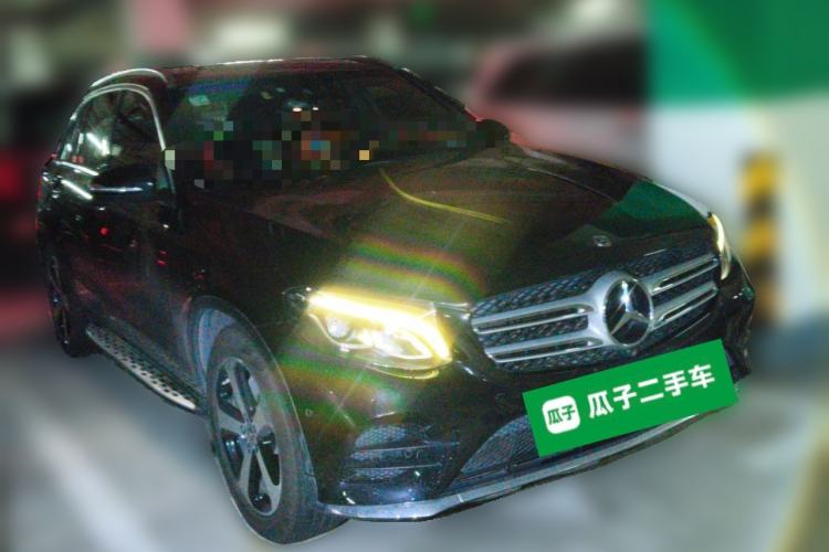 Used Mercedes-Benz GLC 2018 GLC 260 4MATIC Luxury Model Front Right 45 Deg