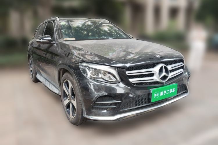 Used Mercedes-Benz GLC 2018 Facelift GLC 260 4MATIC Luxury Edition Front Right 45 Deg