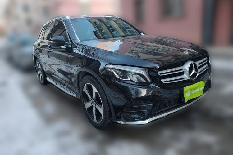 Used Mercedes-Benz GLC 2018 GLC 260 4MATIC Luxury Model Front Right 45 Deg
