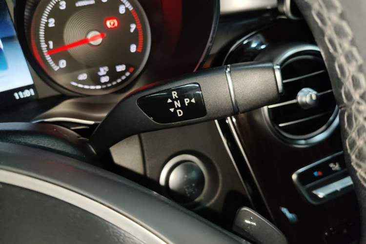 Used Mercedes-Benz GLC 2018 GLC 260 4MATIC Dynamic Edition Gear Lever