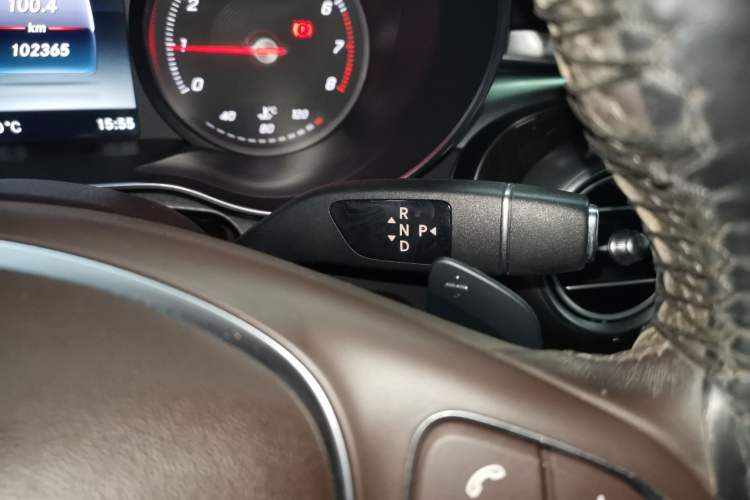 Used Mercedes-Benz GLC 2018 Facelift GLC 260 4MATIC Luxury Edition Gear Lever