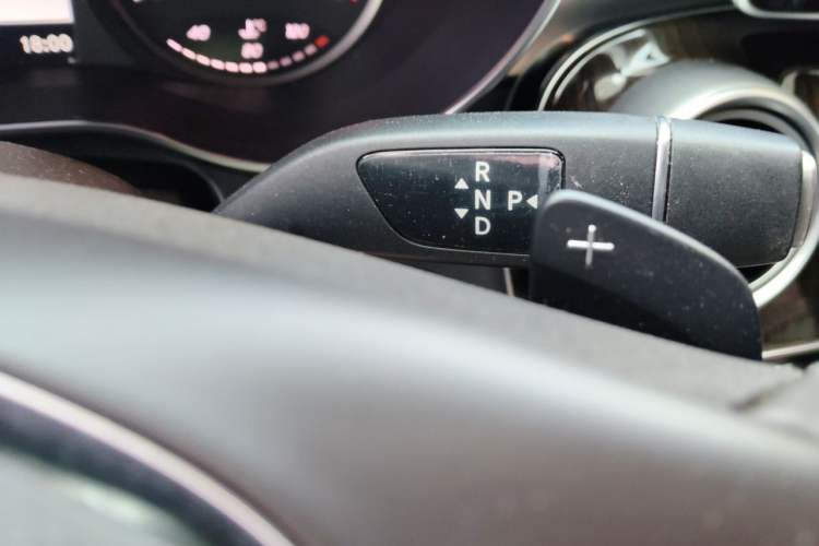Used Mercedes-Benz GLC 2018 Facelift GLC 260 4MATIC Luxury Edition Gear Lever