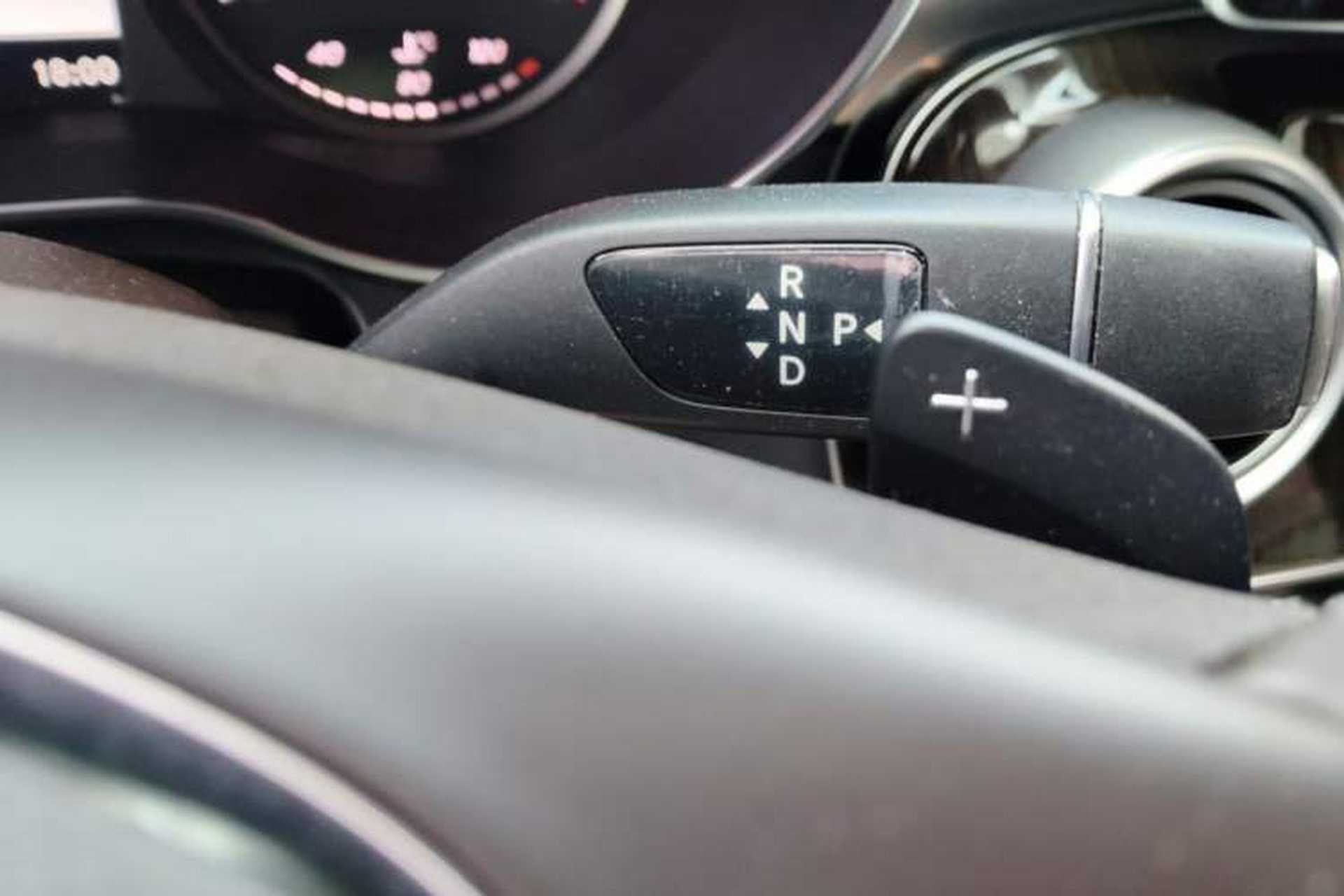 Used Mercedes-Benz GLC 2018 Facelift GLC 260 4MATIC Luxury Edition Gear Lever