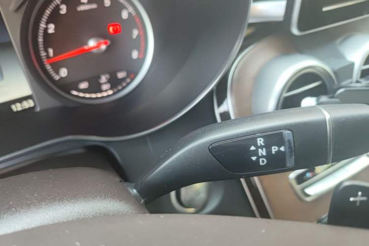 Used Mercedes-Benz GLC 2018 Refreshed GLC 300 4MATIC Dynamic Edition Gear Lever