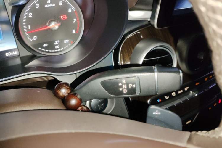 Used Mercedes-Benz GLC 2018 GLC 260 4MATIC Luxury Model Gear Lever