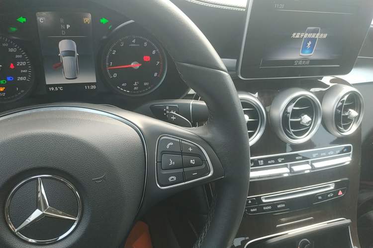 Used Mercedes-Benz GLC 2018 Facelift GLC 260 4MATIC Luxury Edition Gear Lever