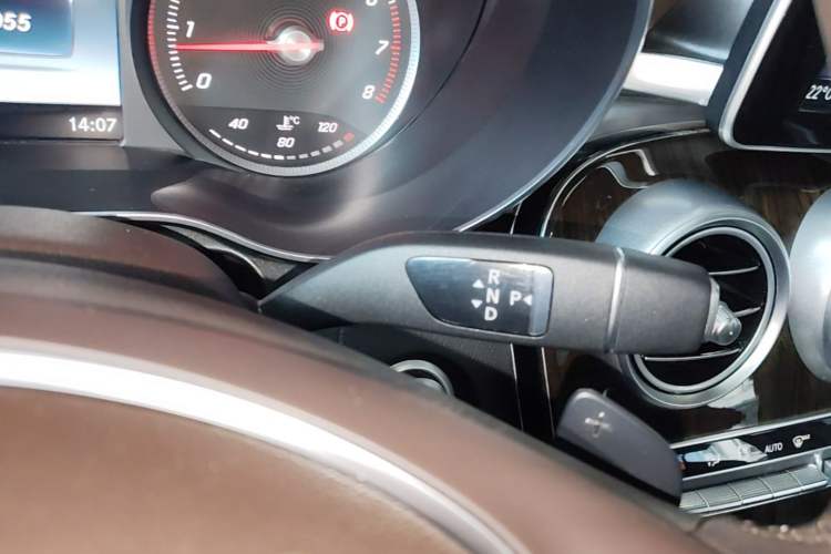Used Mercedes-Benz GLC 2018 Facelift GLC 260 4MATIC Luxury Edition Gear Lever