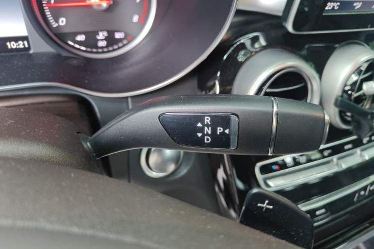 Used Mercedes-Benz GLC 2018 GLC 260 4MATIC Luxury Model Gear Lever