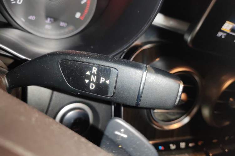 Used Mercedes-Benz GLC 2018 GLC 260 4MATIC Luxury Model Gear Lever