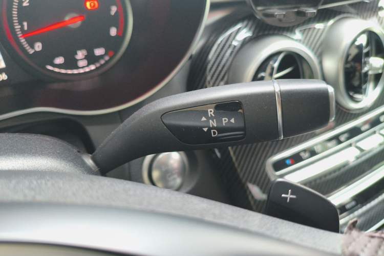 Used Mercedes-Benz GLC 2018 Facelift GLC 260 4MATIC Luxury Edition Gear Lever