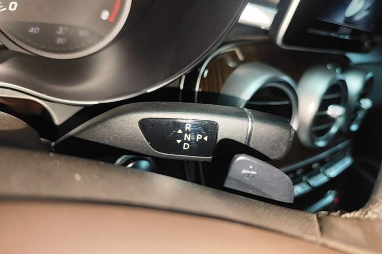 Used Mercedes-Benz GLC 2018 GLC 260 4MATIC Dynamic Edition Gear Lever