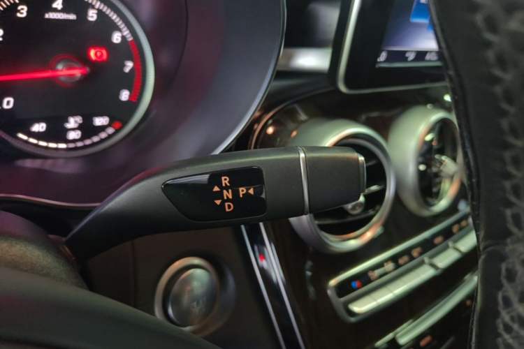 Used Mercedes-Benz GLC 2018 Facelifted GLC 260 4MATIC Dynamic Edition Gear Lever