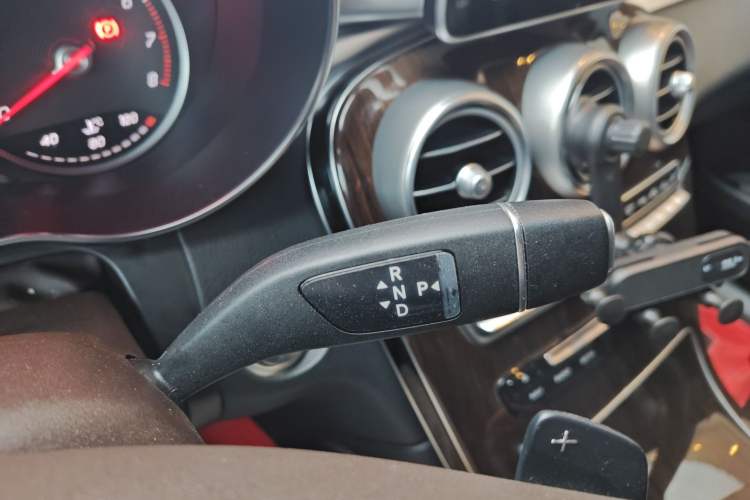 Used Mercedes-Benz GLC 2018 Facelift GLC 260 4MATIC Luxury Edition Gear Lever