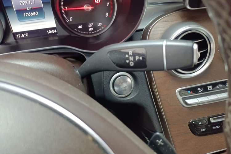 Used Mercedes-Benz GLC 2018 Refreshed GLC 300 4MATIC Dynamic Edition Gear Lever