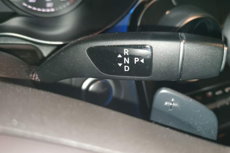 Used Mercedes-Benz GLC 2018 Facelifted GLC 260 4MATIC Dynamic Edition Gear Lever