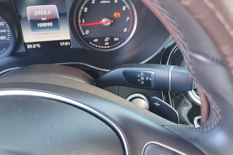 Used Mercedes-Benz GLC 2018 Facelift GLC 260 4MATIC Luxury Edition Gear Lever