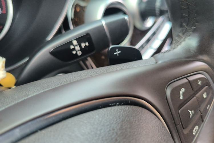 Used Mercedes-Benz GLC 2018 Facelift GLC 260 4MATIC Luxury Edition Gear Lever