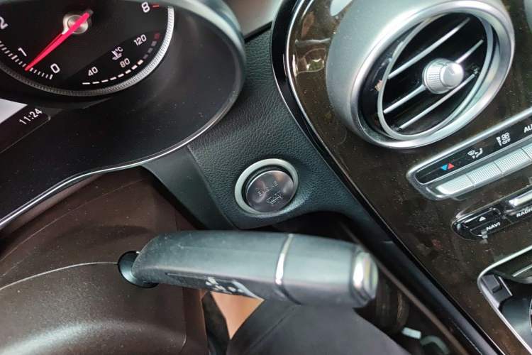 Used Mercedes-Benz GLC 2018 GLC 260 4MATIC Dynamic Edition Gear Lever