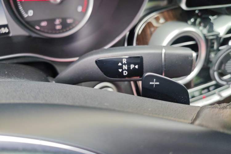 Used Mercedes-Benz GLC 2018 Facelift GLC 260 4MATIC Luxury Edition Gear Lever