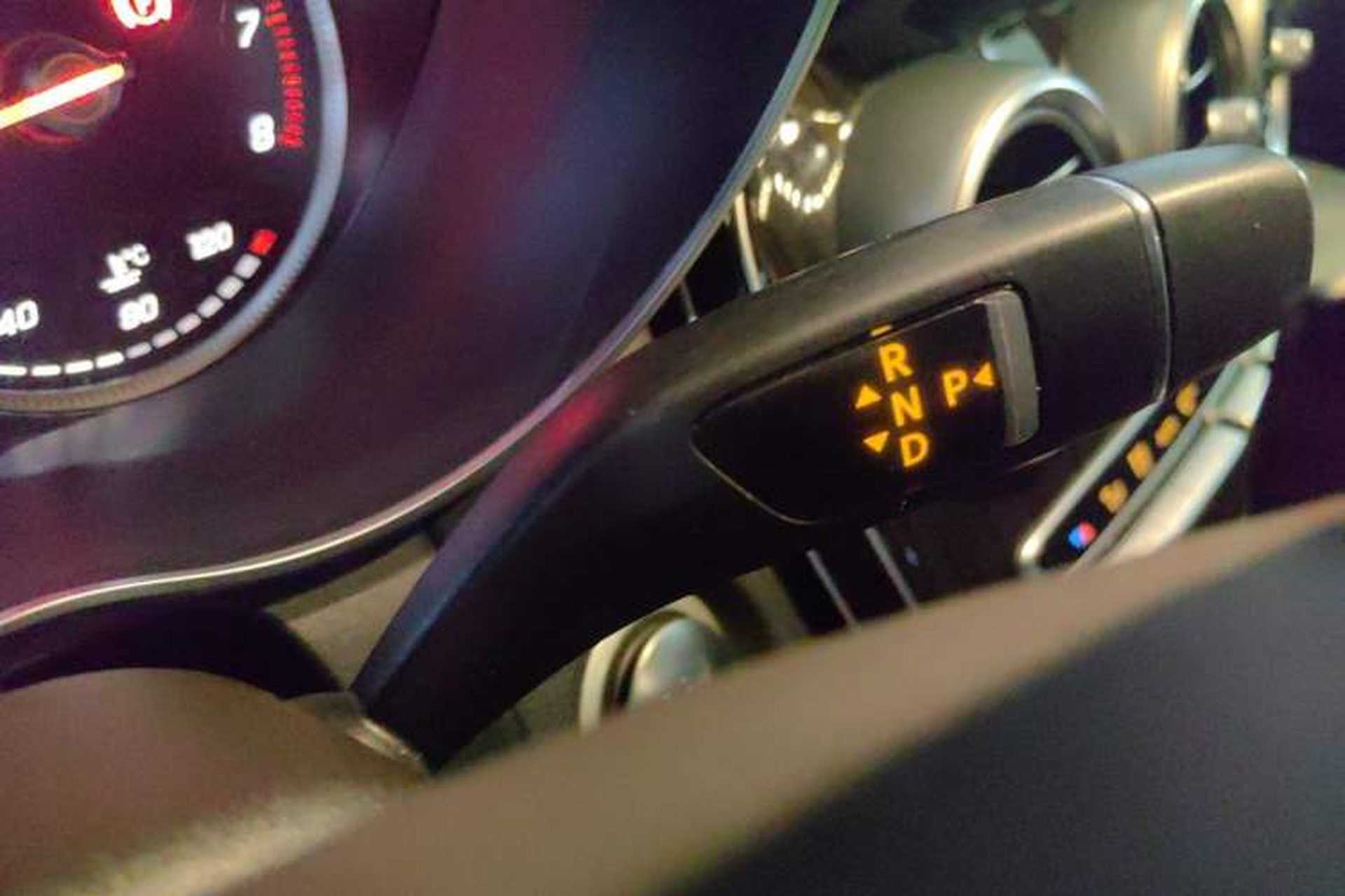 Used Mercedes-Benz GLC 2018 Facelift GLC 260 4MATIC Luxury Edition Gear Lever