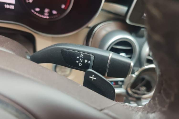 Used Mercedes-Benz GLC 2018 Refreshed GLC 300 4MATIC Dynamic Edition Gear Lever