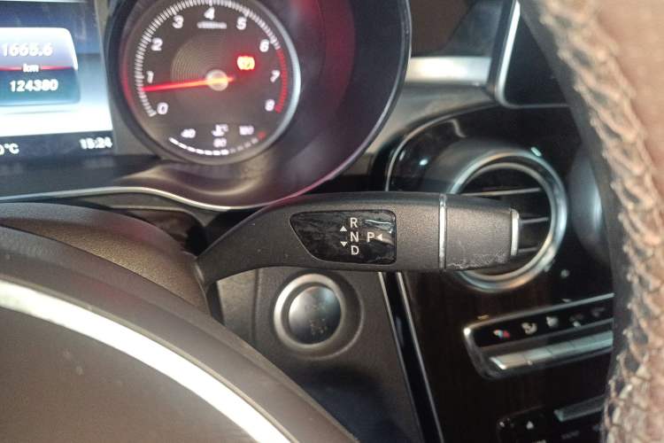 Used Mercedes-Benz GLC 2018 Facelifted GLC 260 4MATIC Dynamic Edition Gear Lever