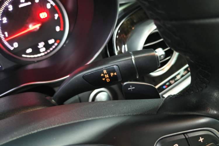 Used Mercedes-Benz GLC 2018 Facelift GLC 260 4MATIC Luxury Edition Gear Lever