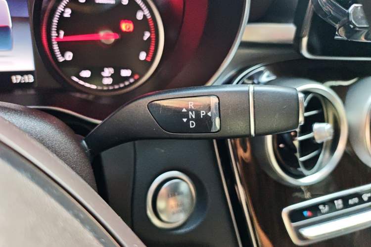 Used Mercedes-Benz GLC 2018 Facelift GLC 260 4MATIC Luxury Edition Gear Lever