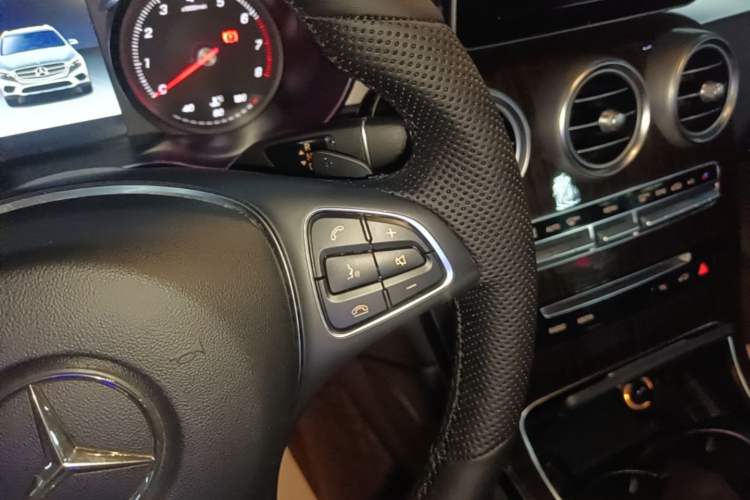 Used Mercedes-Benz GLC 2018 Facelift GLC 260 4MATIC Luxury Edition Gear Lever