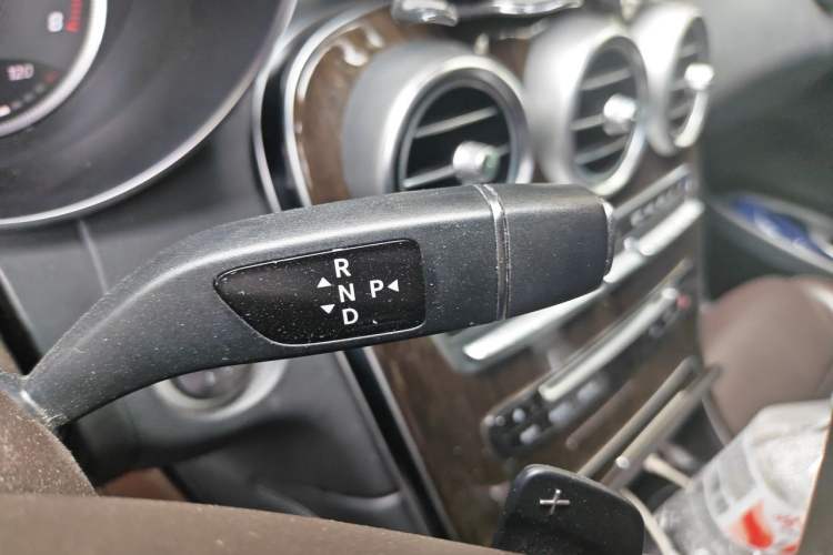 Used Mercedes-Benz GLC 2018 Facelift GLC 260 4MATIC Luxury Edition Gear Lever