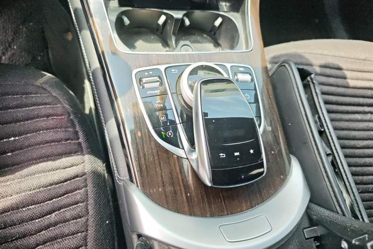 Used Mercedes-Benz GLC 2018 Facelifted GLC 260 4MATIC Dynamic Edition Gear Lever