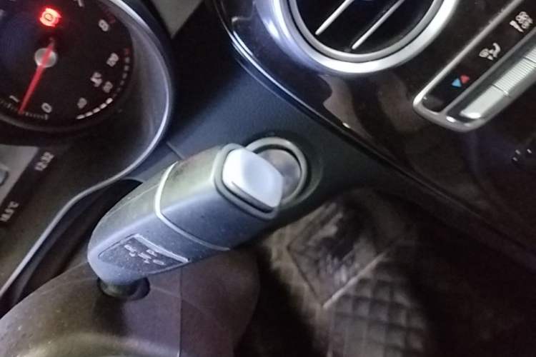 Used Mercedes-Benz GLC 2018 Facelifted GLC 260 4MATIC Dynamic Edition Gear Lever