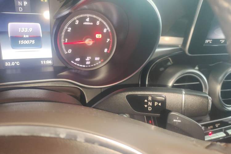 Used Mercedes-Benz GLC 2018 Facelift GLC 260 4MATIC Luxury Edition Gear Lever
