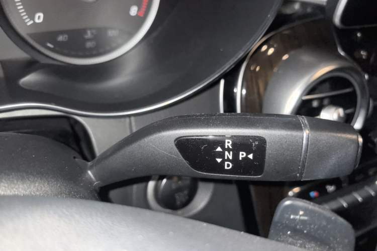 Used Mercedes-Benz GLC 2018 GLC 260 4MATIC Dynamic Edition Gear Lever